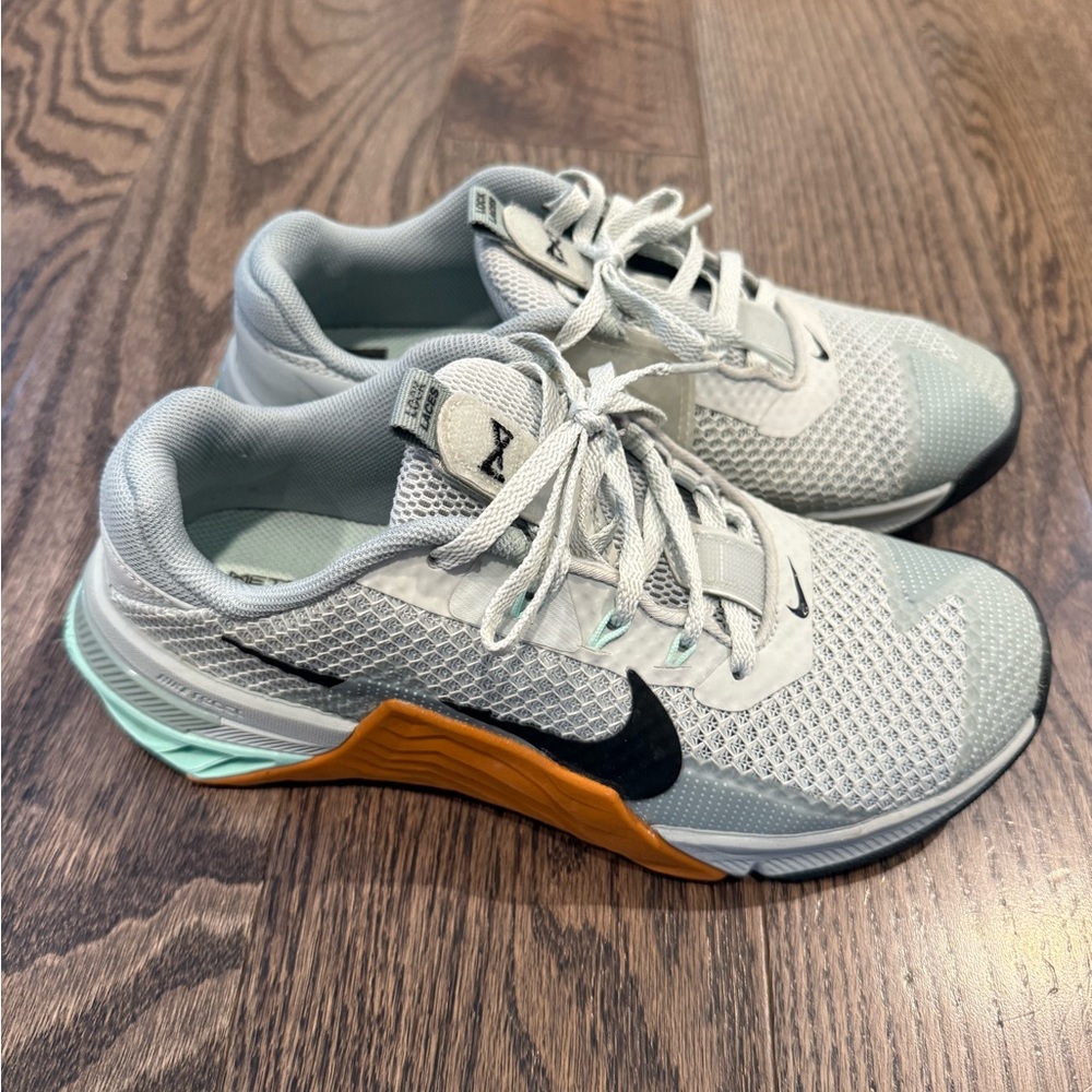 Nike Women's Metcon 8 Athletic Shoes- pale green